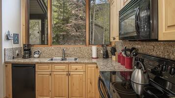 Apartment (ColdStream Townhome 19) | Exterior