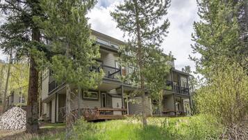 Apartment (ColdStream Townhome 19) | Exterior