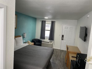 Chambre, 1 très grand lit, non-fumeur | Bureau, accès au Wi-Fi (inclus), literie fournie