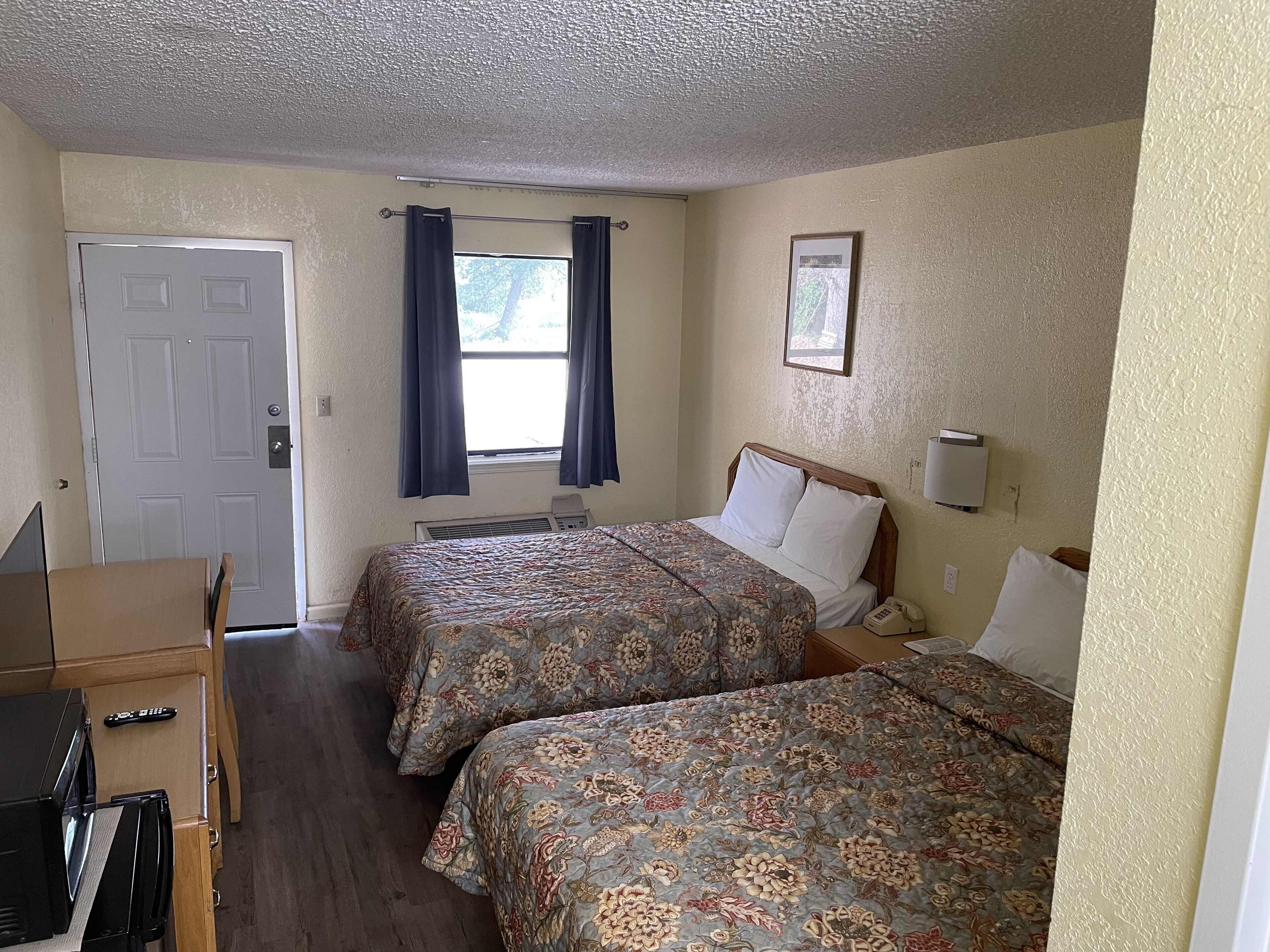 Desk, free WiFi, bed sheets