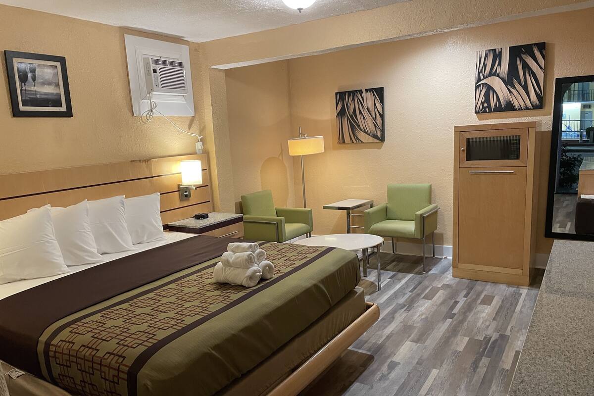 Standard Single Room, 1 King Bed | Bed sheets