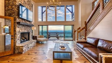 Televisión, chimenea, videojuegos y oficina