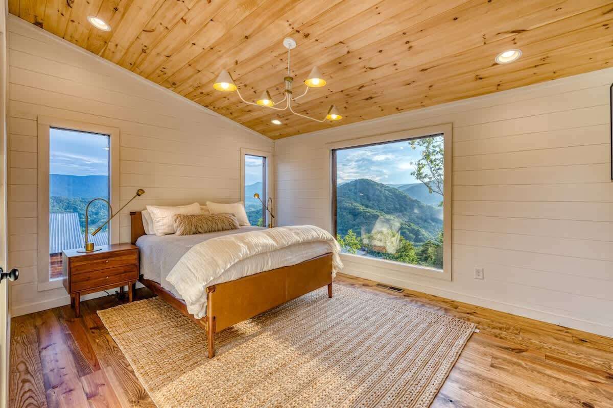6 Schlafzimmer, Schreibtisch, Bügeleisen/Bügelbrett, WLAN