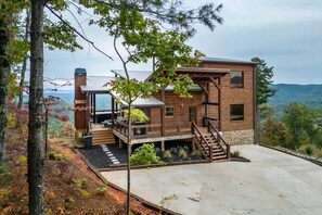 Exterior - Luxury Mtn Cabin • Hot Tub & Views • Sleeps 14 (Epworth)