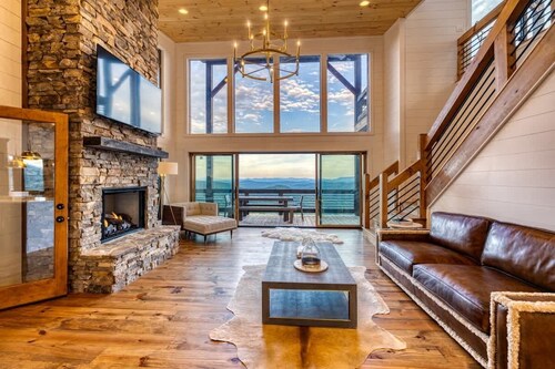 Luxury Mtn Cabin • Hot Tub & Views • Sleeps 14