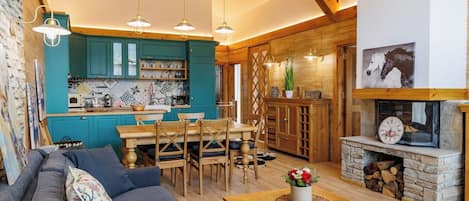 Superior Chalet, 3 Bedrooms, Sauna, Mountain View | Private kitchen