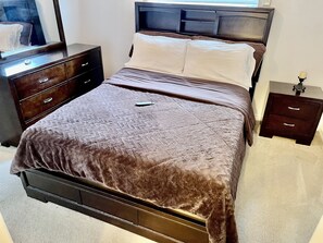 3 室のベッドルーム、デスク、アイロン / アイロン台、WiFi