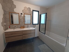Bathtub