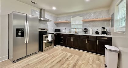 Clean & Comfortable 3 BD 1.5BA Pool Table+Gym