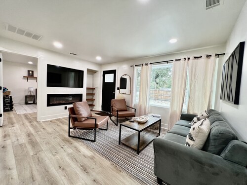 Clean & Comfortable 3 BD 1.5BA Pool Table+Gym