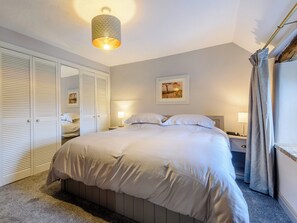 4 bedrooms, free WiFi, bed sheets - 4 bedroom accommodation in Matlock (Matlock)