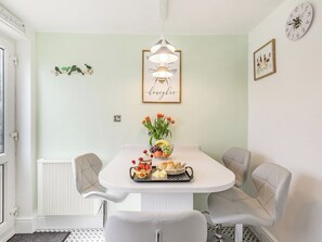 Dining - 2 bedroom accommodation in Louth (Louth)