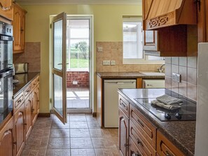 Dishwasher - A short walk from long sandy beaches and pubs serving food. (Walcott)