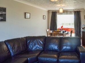 Living area - A short walk from long sandy beaches and pubs serving food. (Walcott)