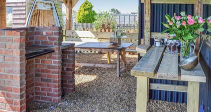 A short walk from long sandy beaches and pubs serving food.