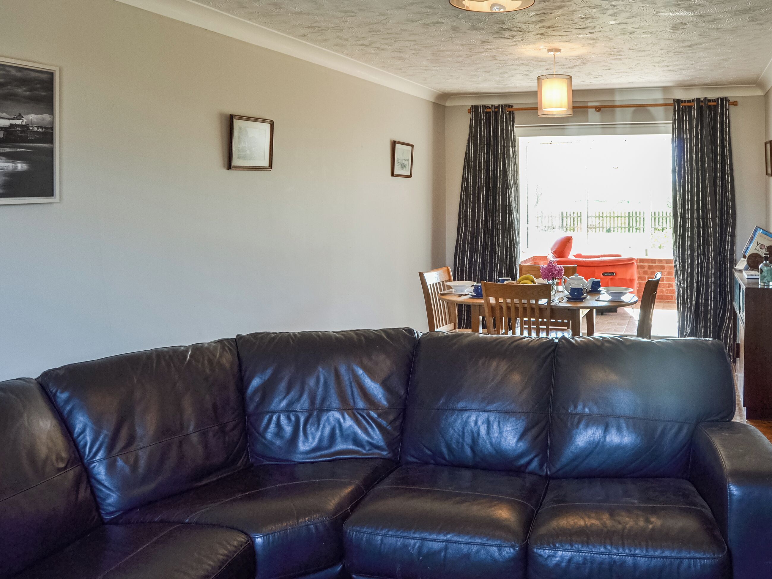 A Short Walk From Long Sandy Beaches And Pubs Serving Food. - Sea Palling