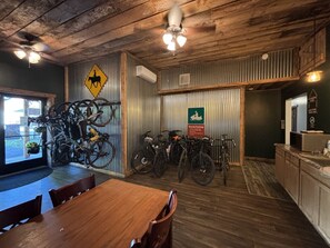 المنشأة من الداخل