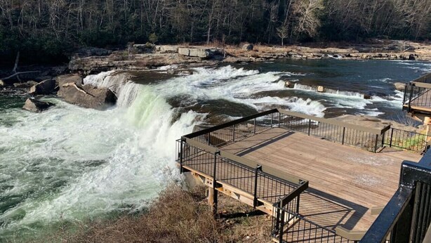 A wooden viewing platform overlooking a river with a waterfall. - Falls Market Inn Riverview, Bike Trail, Fallingwater Hotel, 1 KIng Bed 1 Futon (Ohiopyle)