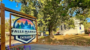 A sign for Falls Market Inn entrance with a mountain and tree design. - Ohiopyle Trailside Hotel Room 1 Queen Beds Sleeps 2 /Minutes to Fallingwater (Ohiopyle)