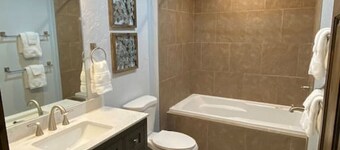Ohiopyle Trailside Hotel Room 1 Queen Beds Sleeps 2 /Minutes to Fallingwater