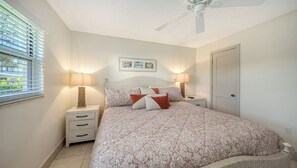 2 bedrooms, iron/ironing board, WiFi, bed sheets - Condo# 112 20 % Off exclusive time only. BEAUTIFUL 2BR/2BA Updated unit! (Sarasota)