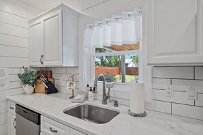 Fridge, microwave, oven, stovetop - Dean Ave | Screened-In Porch, Patio + Yard Games! (Sarasota)