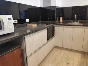 Mikrobølgeovn og kokeplater