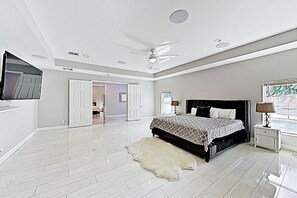 3 bedrooms, iron/ironing board, WiFi, bed sheets