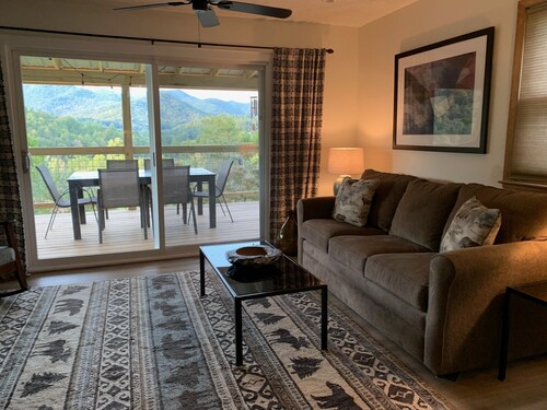 Newly Renovated Cabin with Stunning View