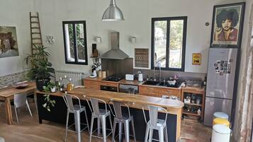 Jääkaappi, uuni, liesi, astianpesukone