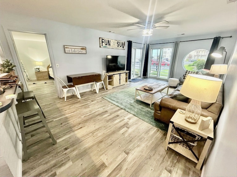 2 Br Condo - Pool & Hot Tub - Walk To The Jet! - Lake Life - Ohio