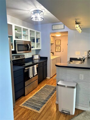 冰箱、微波炉、烤箱、炉灶