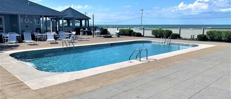 Piscina all'aperto, una piscina riscaldata