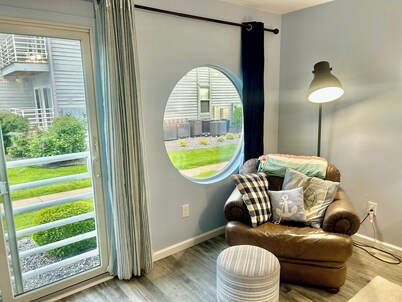 2 BR Condo - Pool & Hot Tub - Walk to the Jet! - Lake Life