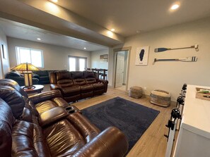 Smart-TV, Kamin, Tischtennisplatte