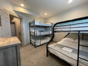 5 bedrooms, travel cot, free WiFi, bed sheets