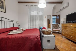 2 bedrooms, desk, iron/ironing board, travel crib