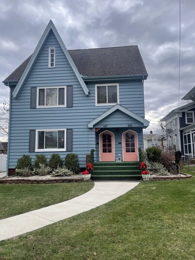 Comfy Flat with Old World Charm in the city