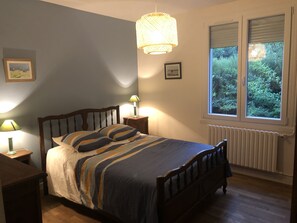 4 chambres, fer et planche Ă repasser