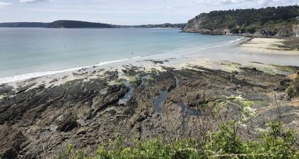 Charming house between beach and town center