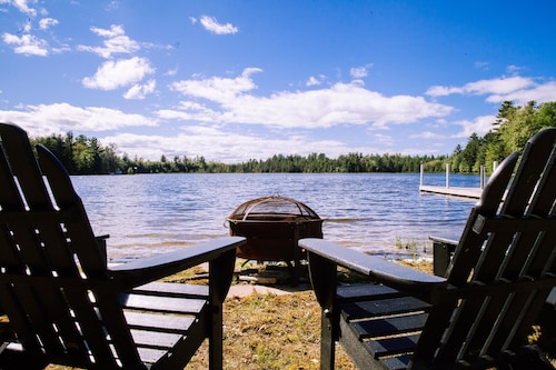 Lakefront family getaway;large dock;private boat ramp;Pretty cottage;large deck!