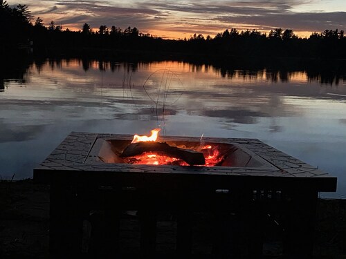 Lakefront family getaway;large dock;private boat ramp;Pretty cottage;large deck!