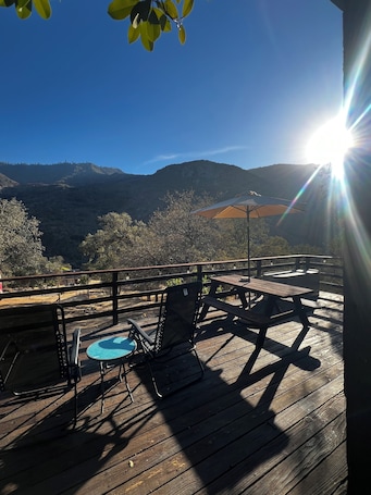 Outdoor dining. Oak Grove Getaway: Unique & Secluded Cabin with Breathtaking Views, Wifi