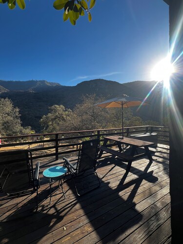 Oak Grove Getaway: Unique & Secluded Cabin with Breathtaking  Views, Wifi