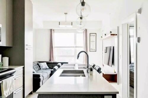 Luxury Top Floor💎FREE Parking💎PS4💎10min to Airport