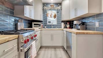 KylskÄp, mikrovÄgsugn, ugn och spishÀll