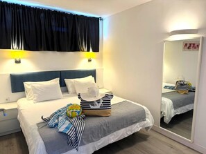 1 slaapkamer, een strijkplank/strijkijzer, internet, beddengoed