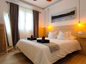 3 slaapkamers, een strijkplank/strijkijzer, gratis internet, beddengoed