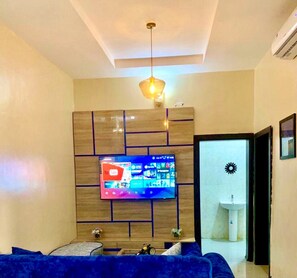 Interior - Beautiful 1-Bedroom in Lekki with comfy King sized bed. (Lekki)