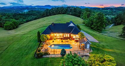 Luxury Getaway Home! Pool~HotTub~Sleeps18